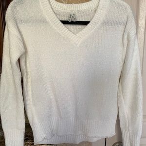V-neck Mudd brand white comfortable sweater runs full. XXS fits like a small.